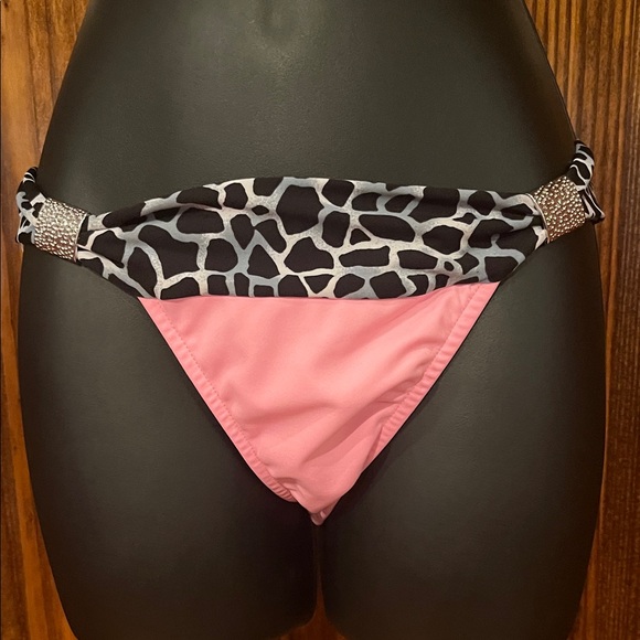 VENUS Other - VENUS Pink and Black Bikini Bottom